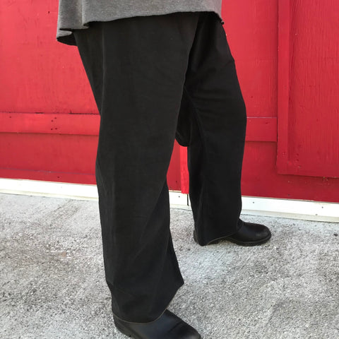Black without Pockets, Regular Pantleg Bottoms and the usual Dark Brown Stitching Black without Pockets, Regular Pantleg Bottoms and the usual Dark Brown Stitching