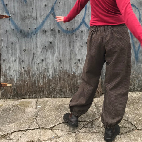 Houndstooth Woolen PANTALOONS | Regular-Cut, Length 1 | Model is 5'5.5" or 166cm