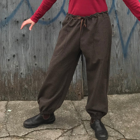 Houndstooth Woolen PANTALOONS | Regular-Cut, Length 1 | Model is 5'5.5" or 166cm