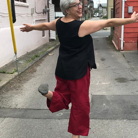 SLEEVELESS TUNIC Colour/Size/Length: Black/Large/Shorter | TOWN PANT Colour/Cut/Length: Dark Cranberry/Extra-Roomy Cut/Length 1 | Model is 5'6.5" or 169cm