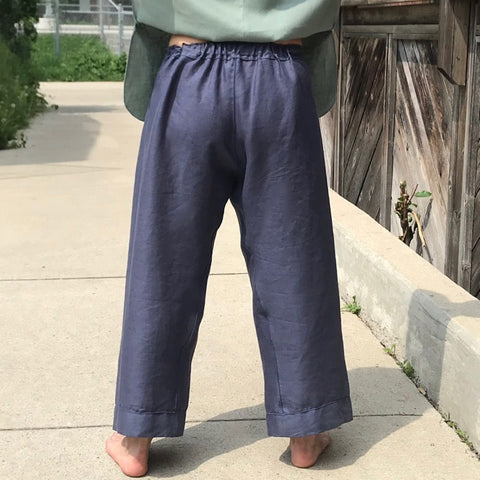 There is a short length of elastic inserted at the top of the backrise. This elastic, paired with the drawstring closure provides the pants with more stability than just simple drawstring closure. It also allows you to do up the pants once, and then pull them off again without undoing the drawstring. 