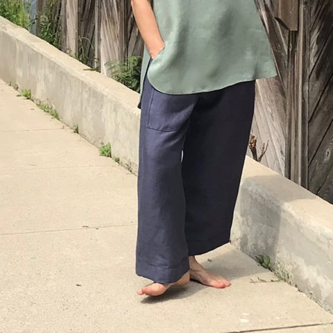 Model is 5'5.5" or 166cm. TOWN PANT Colour/Cut/Length: Steel Blue/Regular/Length 1 | SLEEVELESS TUNIC Colour/Size/Length: Sage/Medium/Longer